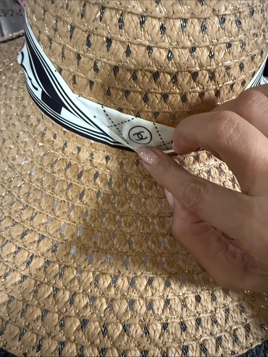 Wide-Brim hat in black or tan main image 6